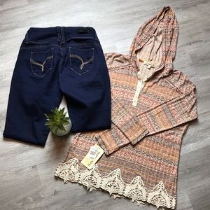 NWT - Light Weight Floral Hood Sweater